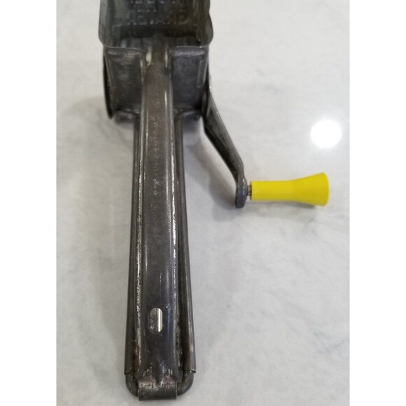 Vintage Mouli cheese /nut grater made in france yellow bakelite handle 40s - Picture 4 of 11